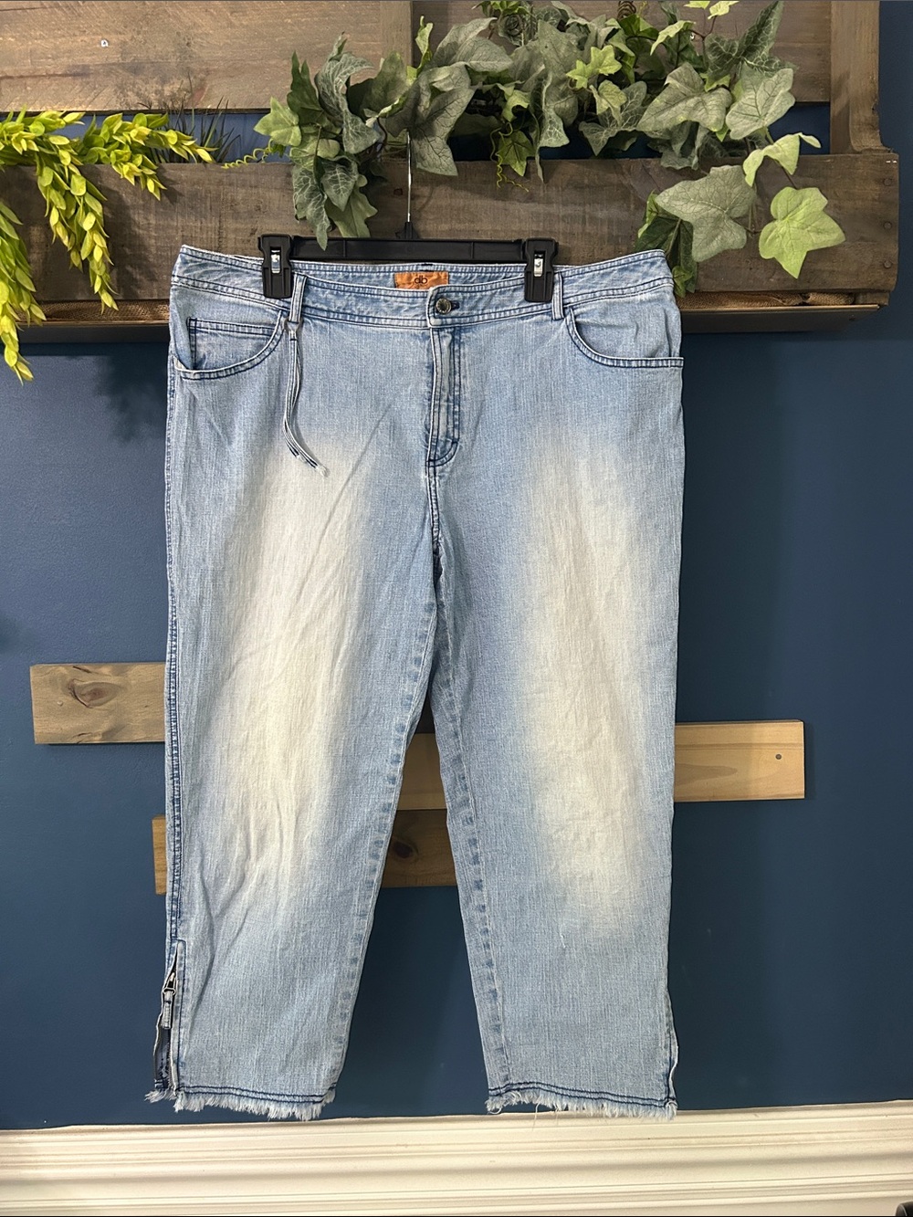 Dana Buchman Light Blue Cropped Jeans SZ 16